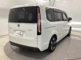 プライバシーガラスが装備されています。外を見るときには気にならずに、後方車両からは車内が見えにくくなってます