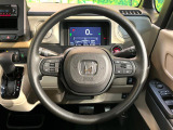 インテリアに合わせたデザインのステアリングは、運転される方のことも考え、運転しやすい形状、大きさです。是非一度、実際に触ってお確かめください。