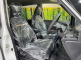 運転席シート廻りは使用感も少なく、良好な状態となっています。前オーナー様が丁寧に使っていたことがよくわかりますね。