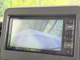 【バックカメラ】駐車時に後方がリアルタイム映像で確認できます。大型商業施設や立体駐車場での駐車時や、夜間のバック時に大活躍!運転スキルに関わらず、今や必須となった装備のひとつです!