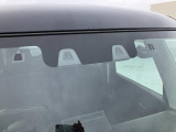 障害物を感知して、衝突の可能性がある場合、運転者へ警告音を発したり、衝突の可能性が高い場合、ブレーキの補助操作を行い、減速して衝突被害を軽減するシステムです。