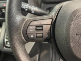 ステアリングにオーディオ操作スイッチが付いています。オーディオ画面に直接タッチしなくても操作が出来ますので、運転に集中できます。