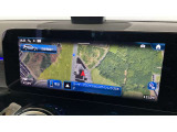 【コマンドシステム】センターのコントローラーとスイッチ類及び音声認識機能により、ナビゲーションやオーディオ&ビジュアル、車両設定等を安全に操作できます。また高精度ディスプレイを採用しています。