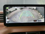 カメラを切り替えれば、バックカメラ映像に切り替わります