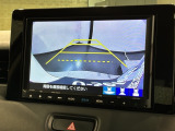 リバースギアに入れるだけで後方の表示へ切り替わります。夜間や雨の日の駐車も楽になりますよ。