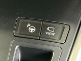 【リモート機能つきアドバンストパーク】専用スマートフォンアプリの使用で、車外から遠隔駐車・出庫が可能な先進機能。広い場所で乗り降りしたい時に便利です♪
