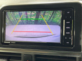 【バックカメラ】駐車時に後方がリアルタイム映像で確認できます。大型商業施設や立体駐車場での駐車時や、夜間のバック時に大活躍!運転スキルに関わらず、今や必須となった装備のひとつです!
