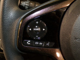 【ステアリングリモコン】ステアリングにオーディオ調節可能なスイッチが装備されていますので運転中でも視線をそらさずにオーディオの調節が可能です!