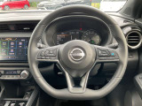 ハンドルには、ステアリングスイッチ付き。プロパイロット機能も付いて長距離ドライブも快適!車両の設定も手元で楽に変更できます。