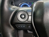 ステアリングには運転中でも簡単に操作できる各種スイッチついてます