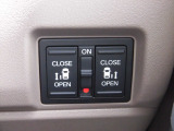 狭い駐車場や壁際でもドアをぶつける心配が少なく開けられる両側スライドドアです。両側共に電動で、開閉操作も楽々です!