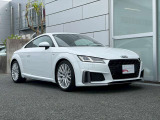 どの角度から見てもすぐに「Audi」だと分かり、時間が経っても古さを感じません。Audiの哲学であるタイムレスなデザインをすべての車に採用しています。
