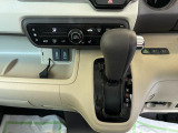 快適装備のオートエアコン♪ 温度設定をすれば、自動で車内の温度管理をしてくれる優れ物です☆彡