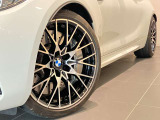 BMW純正アロイホイールはモデルやパッケージに合わせてデザインされています。洗練されたデザインで、足元の個性を引き立てます。
