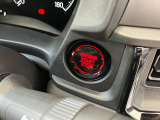 ホンダセンシング装着車となっております。衝突軽減ブレーキ、誤発進抑制機能、歩行者事故低減ステアリング、路外逸脱抑制機能、アダプティブクルーズコントロール、車線維持支援システム他、安全運転を幅広く支援。