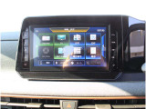 ナビゲーション+AV 2画面表示(デュアルウィンドウ)、地デジTV、FM/AM、Bluetooth Audio、SDカード(音楽/動画ファイル再生)、DVD再生、CD再生録音、ハンズフリーなどに対応。