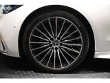 メルセデスの認定中古車「サーティファイドカー」では、万一お車が故障した場合も、ご購入後1年間もしくは2年間※は走行距離にかかわらずメルセデス・ベンツ正規サービスネットワークで無料修理いたします