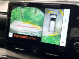 【パノラミックビューモニター】専用のカメラにより、上から見下ろしたような視点で360度クルマの周囲を確認することができます☆死角部分も確認しやすく、狭い場所での切り返しや駐車もスムーズに行えます。