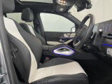 メルセデス・ベンツの定める厳しい基準をクリアしたお車のみをご案内させて頂きます。納車前整備はメーカー規定に基づき100項目以上にも及ぶ点検を熟練のメカニックによって行いご納車させて頂きます。