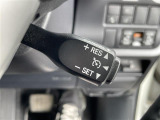高速道路で便利な【クルーズコントロール】も装着済み。アクセルを離しても一定速度で走行ができる装備です。加速減速もスイッチ操作でOKです。