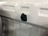 荷物を掛けられるようにフックが付いています。