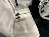 痛みの出やすい運転席シートの角、フロアマット、座面、ともに良好です