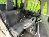 運転席まわりには十分なスペースがあり、大柄な方でもゆったり運転していただける環境です。