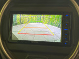 【バックカメラ】駐車時に後方がリアルタイム映像で確認できます。大型商業施設や立体駐車場での駐車時や、夜間のバック時に大活躍!運転スキルに関わらず、今や必須となった装備のひとつです!