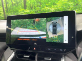 【パノラミックビューモニター】専用のカメラにより、上から見下ろしたような視点で360度クルマの周囲を確認することができます☆死角部分も確認しやすく、狭い場所での切り返しや駐車もスムーズに行えます。