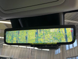 【デジタルインナーミラー】後席の大きな荷物や同乗者で後方が確認しづらい時でも安心!カメラが撮影した車両後方の映像をルームミラー内に表示。クリアな視界で状況の確認が可能です!