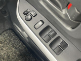 【電動格納ミラー】ドライバーの目線に合わせ、ミラーの上下左右調整が可能です。