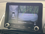 【マルチアラウンドモニター】専用のカメラにより、上から見下ろしたような視点で360度クルマの周囲を確認することができます☆死角部分も確認しやすく、狭い場所での切り返しや駐車もスムーズに行えます。
