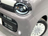 【LEDヘッドライト】悪天候や夜間走行時も良好な視界を確保し安心して運転できる高輝度LEDヘッドライトを装備!点灯速度が早く、消費電力も抑えられています。