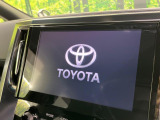 【メーカー純正ナビ】インテリアに溶け込むスタイリッシュな「専用設計」メーカーナビを装備♪視認性や操作性など基本性能にも優れ、より上質なカーライフをお楽しみいただけます。