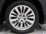 タイヤサイズは(235/50R18)で純正アルミホイールです。
