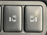 【両側パワースライドドア】スマートキーや運転席のスイッチで後席両側スライドドアの開閉が可能♪電動だから力を入れてドアを開ける必要が無く、小さなお子様でも簡単に開け閉めでき快適です♪