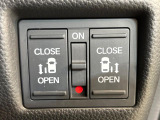 【両側パワースライドドア】スマートキーや運転席のスイッチで後席両側スライドドアの開閉が可能♪電動だから力を入れてドアを開ける必要が無く、小さなお子様でも簡単に開け閉めでき快適です♪