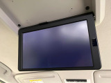 【フリップダウンモニター】大画面モニターで後席でもエンタメをお楽しみいただけます。小さなお子様にも大人気の装備です♪
