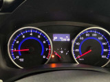 視認性に優れたメーターを採用しており、走行中でも車速や情報が分かりやすく表示されます。運転時の視線移動をむりのない範囲に抑え、快適で安心感のあるドライブをサポートします。