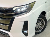 【LEDヘッドライト】悪天候や夜間走行時も良好な視界を確保し安心して運転できる高輝度LEDヘッドライトを装備!点灯速度が早く、消費電力も抑えられています。