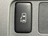 【パワースライドドア】スマートキーや運転席のスイッチでスライドドアの開閉が可能♪電動だから力を入れてドアを開ける必要が無く、小さいお子様でも、重い荷物を持っている時もラクに開け閉めできます♪
