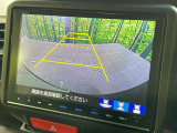 【バックカメラ】駐車時に後方がリアルタイム映像で確認できます。大型商業施設や立体駐車場での駐車時や、夜間のバック時に大活躍!運転スキルに関わらず、今や必須となった装備のひとつです!