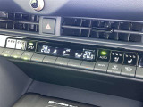 左右独立温度コントロールフルオートエアコンです。運転席、助手席それぞれで独立して温度設定ができます。冷え性の方が乗っても安心ですね♪