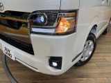 【LEDヘッドライト】悪天候や夜間走行時も良好な視界を確保し安心して運転できる高輝度LEDヘッドライトを装備!点灯速度が早く、消費電力も抑えられています。