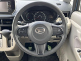 インテリアに合わせたデザインのステアリングは、運転される方のことも考え、運転しやすい形状、大きさです。是非一度、実際に触ってお確かめください。