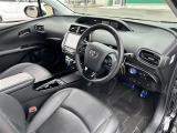 【運転席】座り心地が良いシートなので長時間の運転でも快適にお過ごしいただけます。新品のフロアマットのご注文も可能です。掲載箇所以外にご希望の写真がございましたらお気軽にお問い合わせ下さい。