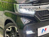 【LEDヘッドライト】悪天候や夜間走行時も良好な視界を確保し安心して運転できる高輝度LEDヘッドライトを装備!点灯速度が早く、消費電力も抑えられています。