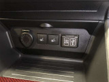 運転席・助手席シートヒーターです。座面と背もたれにヒーターが内蔵されているので、身体を直接温めることができます。寒さの厳しい時も快適に過ごせます。