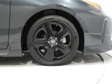 タイヤサイズは(215/45R17)で純正アルミホイールです。