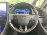 インテリアに合わせたデザインのステアリングは、運転される方のことも考え、運転しやすい形状、大きさです。是非一度、実際に触ってお確かめください。